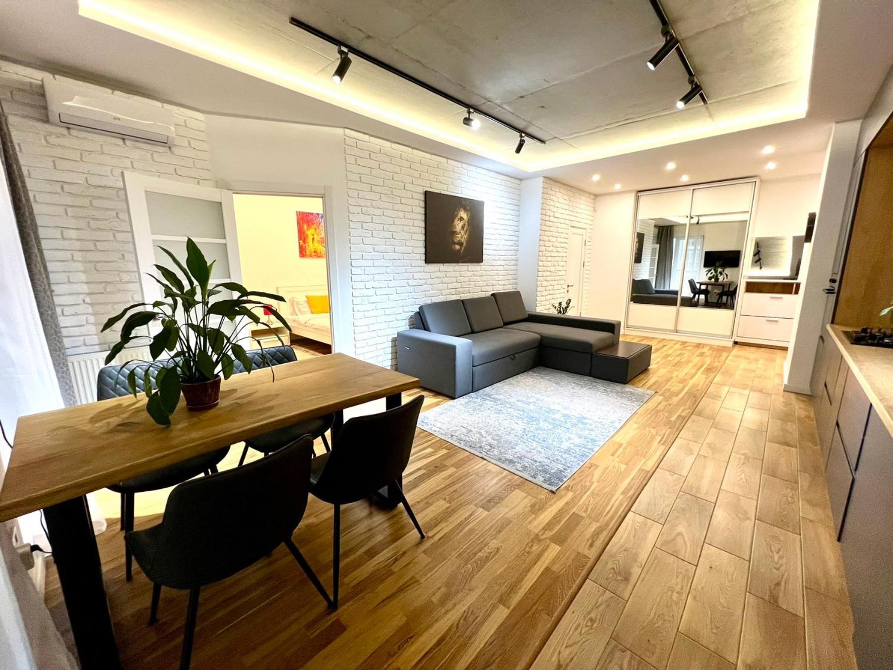 Osapart Romantic Apartment In The Complex Great Britain Lviv Exterior foto